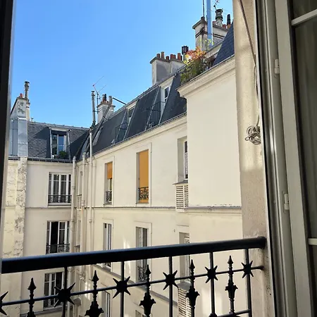 Elegant Parisian Apartment, Marais-bastille Paris